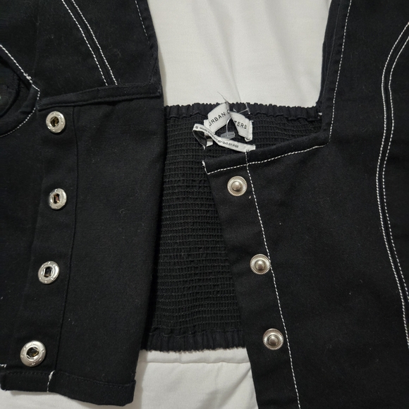 Urban Outfitters Black Top with Silver Button - Picture 5 of 6